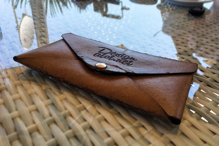 engraved-leather-envelope-free-mockup-by-designalot.net-01